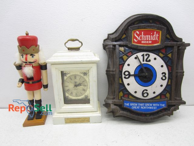 Lot 31-6367 - Vintage Schmidt Beer Clock (powers on), Nutcracker, Clock for repair