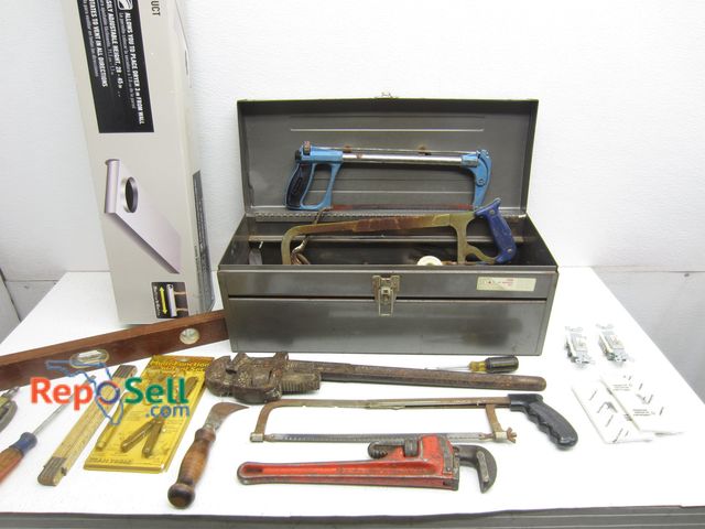 Lot 31-5318 - Toolbox w/Tools and Adj Aluminum Dryer Duct