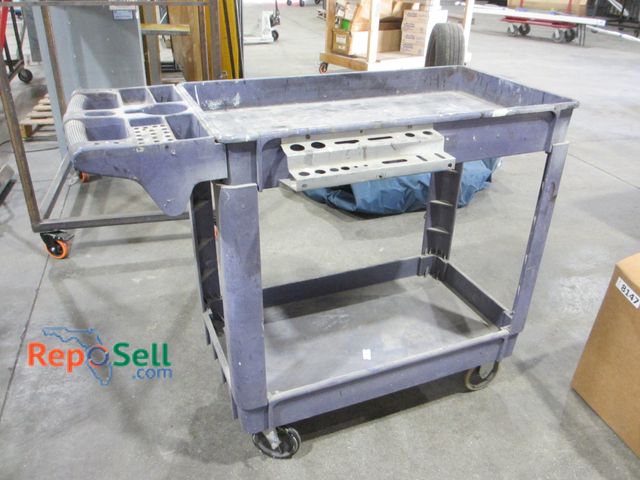 Lot 31-8246 - Small Rolling Work Cart 17"W x 33H