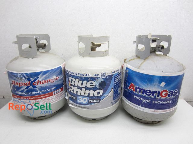 Lot 31-2393 - (3) Propane Tanks: 33lbs, 16lbs &amp; 18lbs