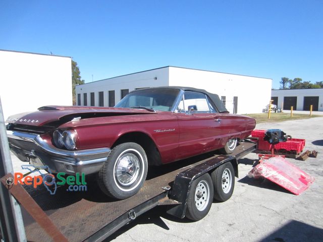 Lot 31-5292 - 1964 Ford Thunderbird Convertible Project Car With Clear Florida Title Vin# 57852129605. Doesn't Run...