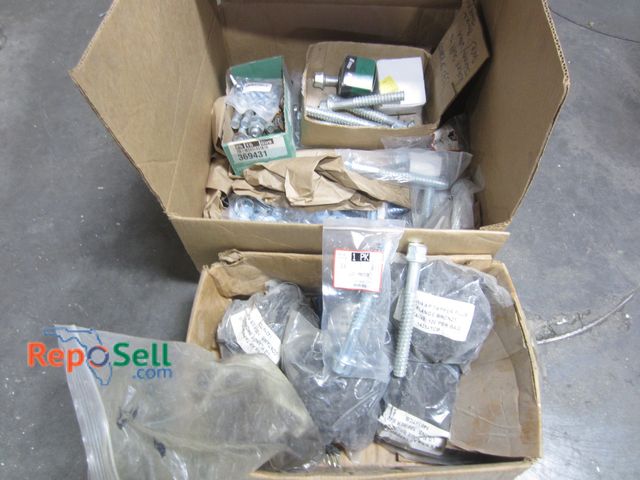 Lot 31-8032 - Lot of Hardware: AP Tapper 1/4 x 3 1/4, LD Anchor 3/4 x 6 1/4, etc.