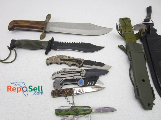 Lot 31-8118 - Knife Lot: (2) Fixed Blades w/Sheaths, (4) Pocket, (1) Box Cutter - Some Stainless Steel, Titanium, ...