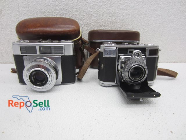 Lot 31-8610 - (2) Zeiss Ikon Cameras w/(2) Cases: (1) Contessa LK  #B99900 Pronto LK 2.8/50, (1) Synchro #B50653 1...