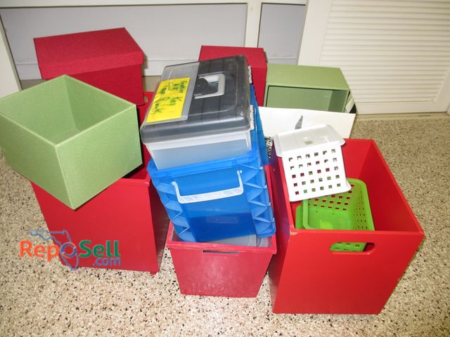 Lot 31-1089 - Lot of Various Storage Totes - Some Rolling