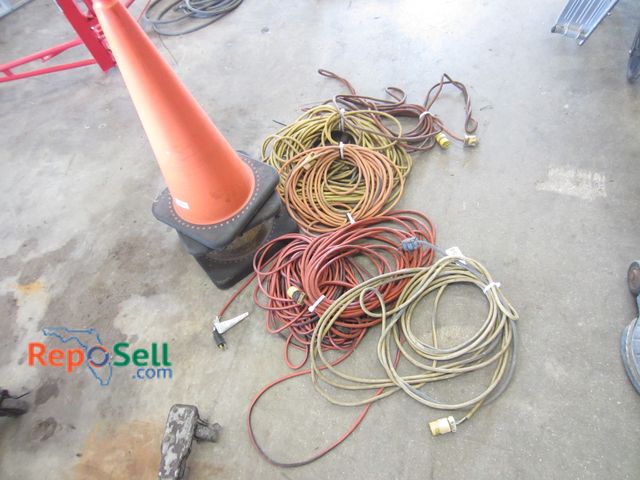 Lot 31-1054 - (7) extension cords and (3) traffic cones.
