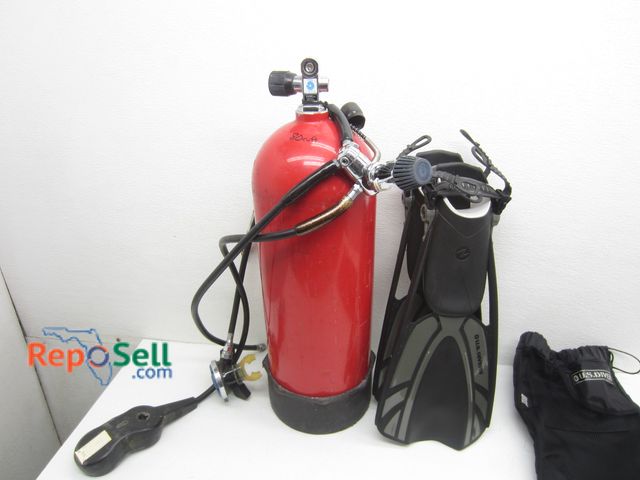 Lot 31-9348 - 3000psi Scuba Tank, Regulator, Fins