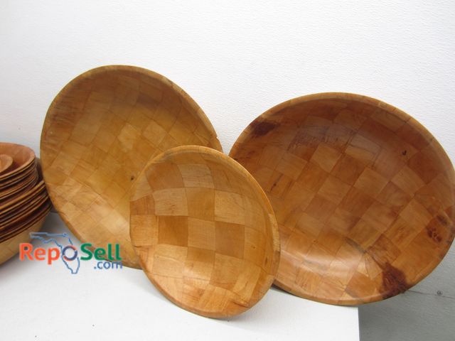 Lot 31-4164 - (22) Wood Bowls, Assorted Sizes: (11) 19.5", (9) 18" And (2) 14"