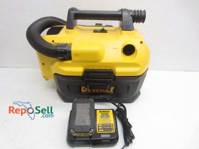 Lot 31-1372 - Dewalt 20V Vac with Battery, Charger - Powers On