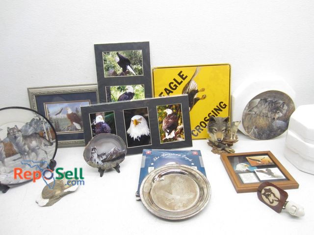 Lot 31-6302 - Wildlife-themed items: decorative plates with wolf/ eagle motifs, including a Bradford Exchange plat...