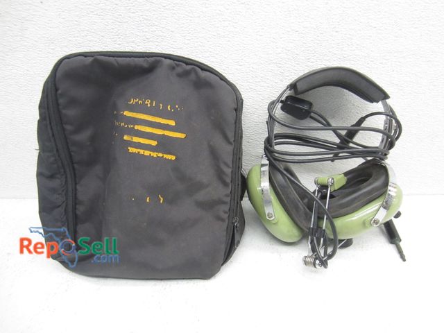 Lot 31-7181 - David Clarke H10-40 ear protection with bag