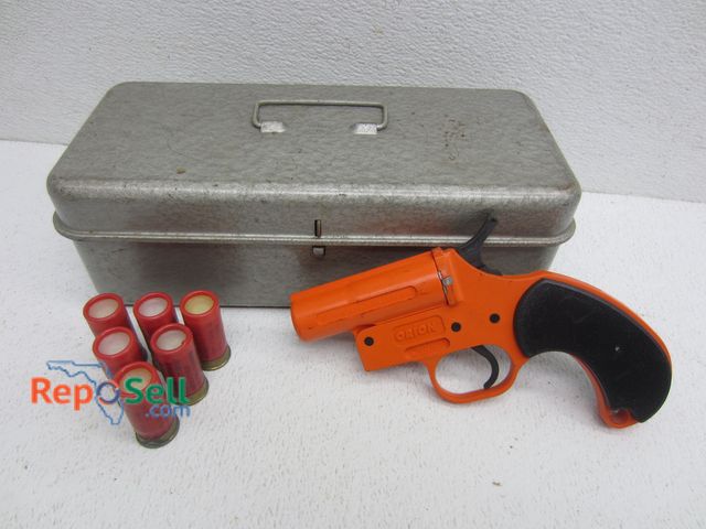 Lot 31-6378 - Orion Flare Gun w/Case &amp; (6) Flares