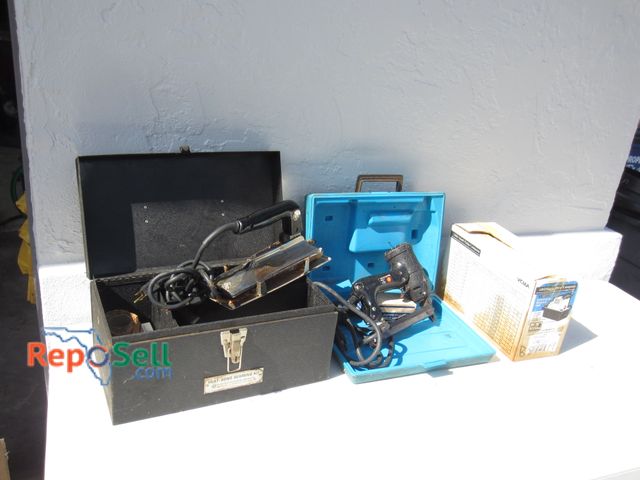 Lot 31-2077 - Little Giant VCMA-15ULS, Stapler, Seemer