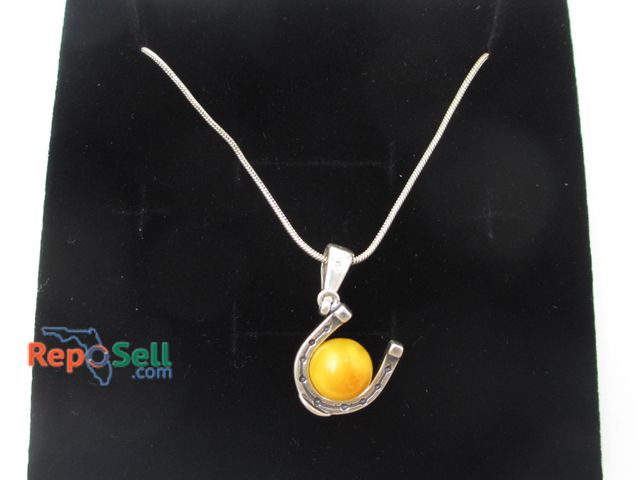 Lot 31-6005 - .925 silver horseshoe yellow stone pendant with .925 22-inch chain.  - 7.8g total
