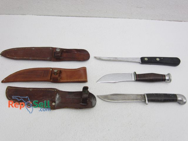 Lot 31-1377 - (3) Knives: 2 w/Case