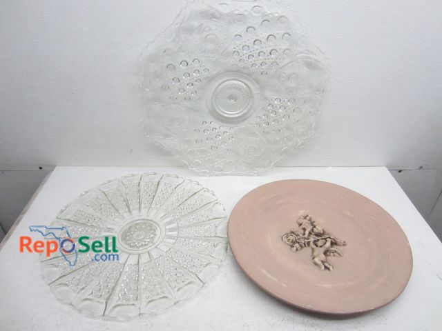 Lot 31-9281 - (2) Glass Serving Trays And Ceramic Decorative Plate