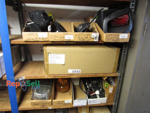 Lot 31-1032 - Lot Magnetic LED Security Light, Strobe Light, CC Tempo Headlights, Harnesses, Lenses