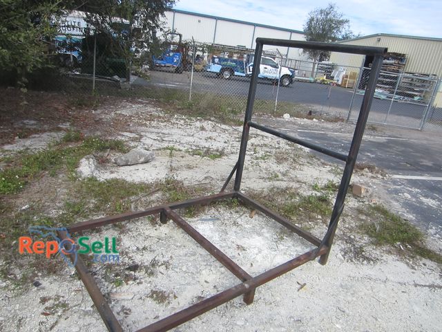 Lot 31-8199 - Metal L-Shaped Glass Stand 4'Wx6'Lx69"H