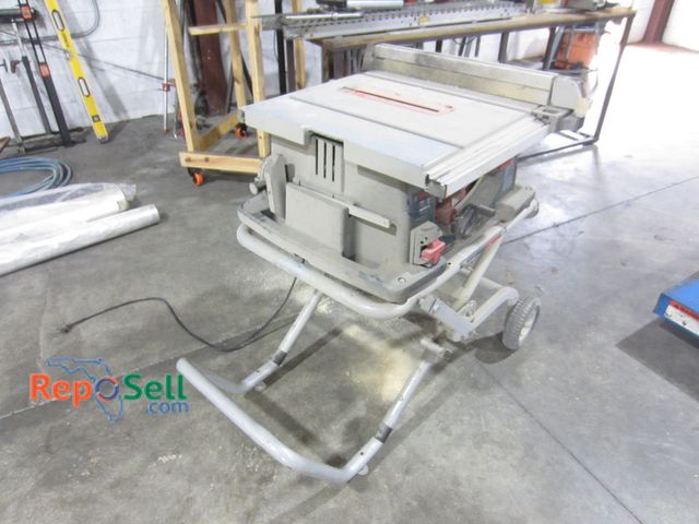 Lot 31-8015 - Bosch 10" 4100 Portable Table Saw Powers On