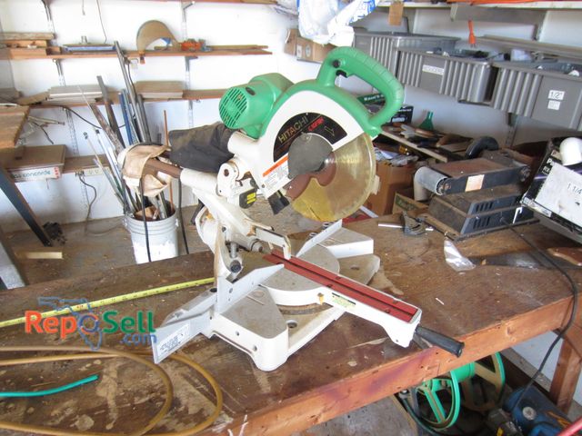 Lot 31-2590 - Hitachi 10" Miter Saw C10FSH