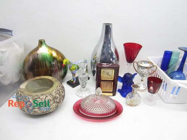 Lot 31-9536 - Glassware/Collectible Lot - Tote not included