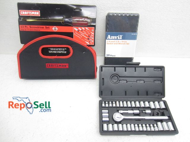 Lot 31-9424 - (2) socket sets 1/4" &amp; 3/8" &amp; screwdriver set with carrying case, all appear new