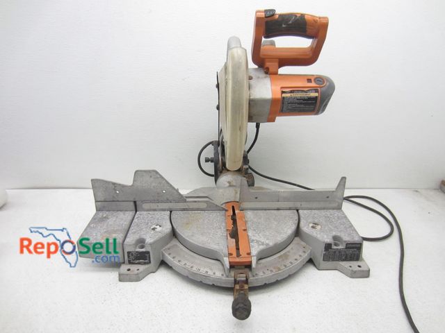 Lot 31-9488 - Rigid 12-inch compound miter saw - Powers on