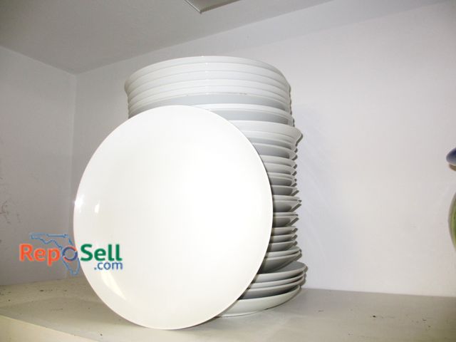 Lot 31-1090 - Approx (32) 12" Porcelain Dinner Plates - Marketplace in Japan