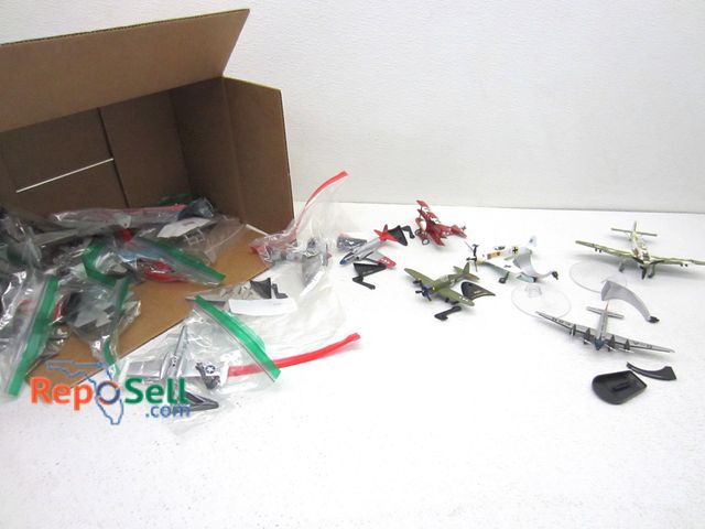 Lot 31-9229 - (25) Metal Die-Cast Model Airplanes