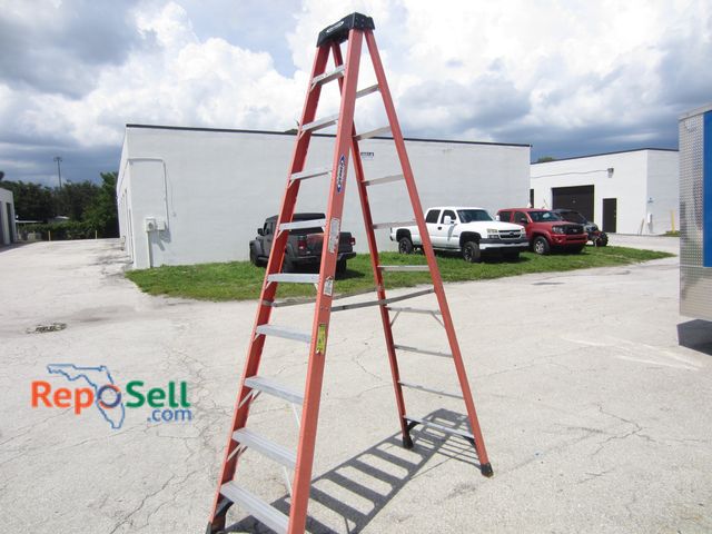 Lot 31-3335 - Werner 10' Fiberglass A Frame Ladder
