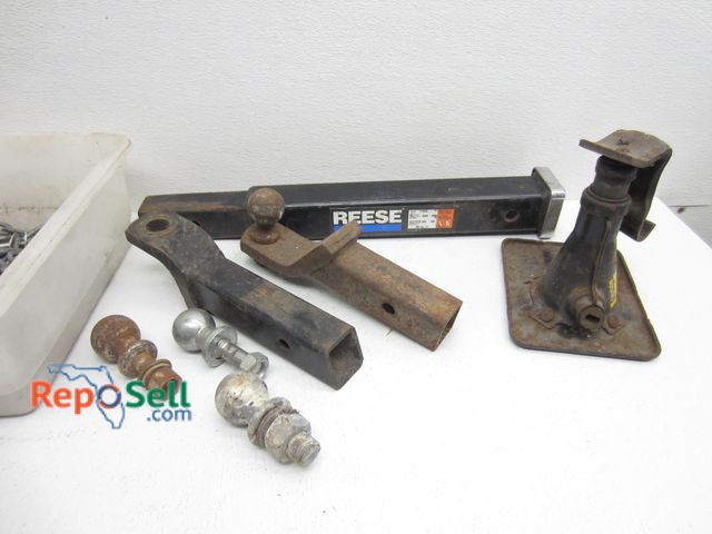 Lot 31-9103 - Truck Hitches, Jack, Chain, etc.