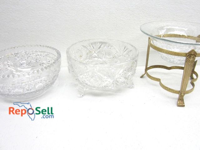 Lot 31-6430 - Stretched Glass Bowl w/Brass Stand &amp; (2) Glass Bowls