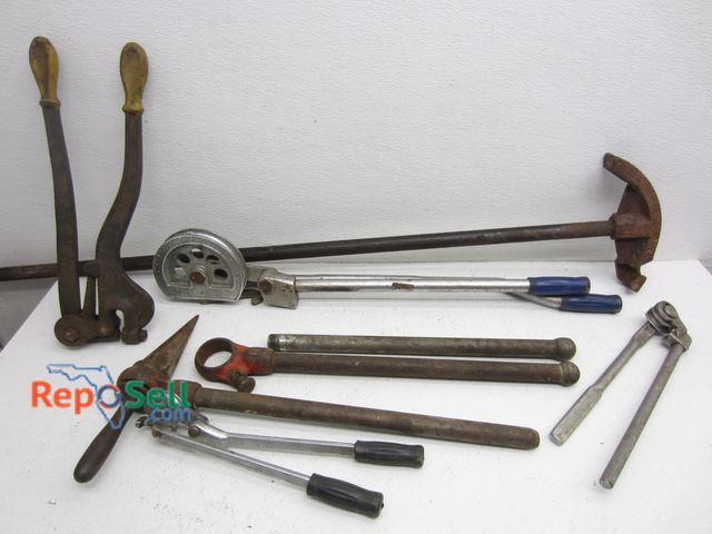 Lot 31-3316 - Metal Working Tools: Pipe Benders, Hole Punch etc