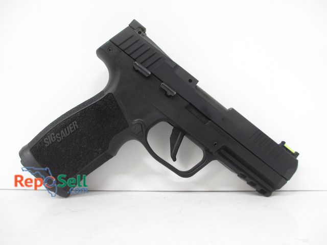 Lot 31-7154 - Sig Sauer P322 .22LR Pistol with (2) Mags, Fiber Optic Sights, 4" Barrel, Hard Case - Serial 73A0662...