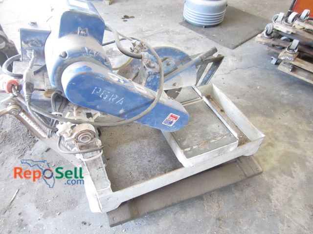 Lot 31-1039 - Electric Block/brick saw - Powers on.