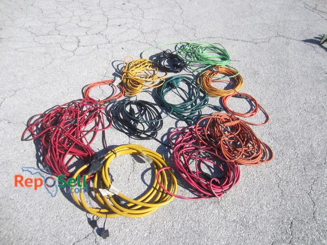 Lot 31-5035 - (12) Extension Cords, Various Sizes And Styles
