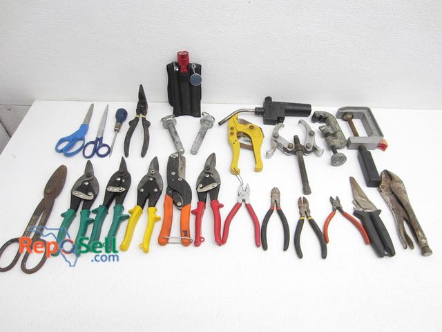 Lot 31-2432 - Assorted Hand Tools: Snips, Scissors, Clamps etc