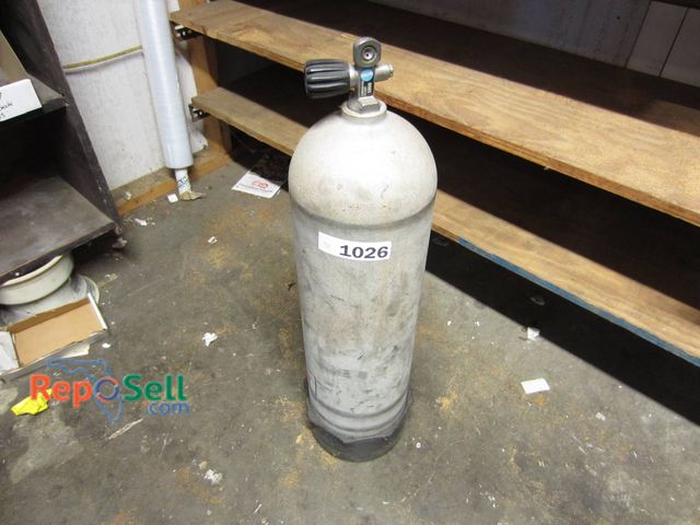 Lot 31-1026 - Aluminum Compressed Gas Cylinder DOT-3AL3000 With Valve