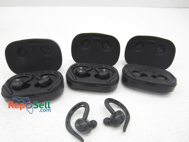 Lot 31-3494 - (3) Insignia Wireless Headphones in Cases - Power On - Needs Charging Cable