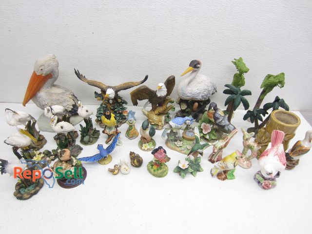 Lot 31-7589 - Lot of Bird Decor - Some Porcelain: Eagles, Humming Bird, etc.