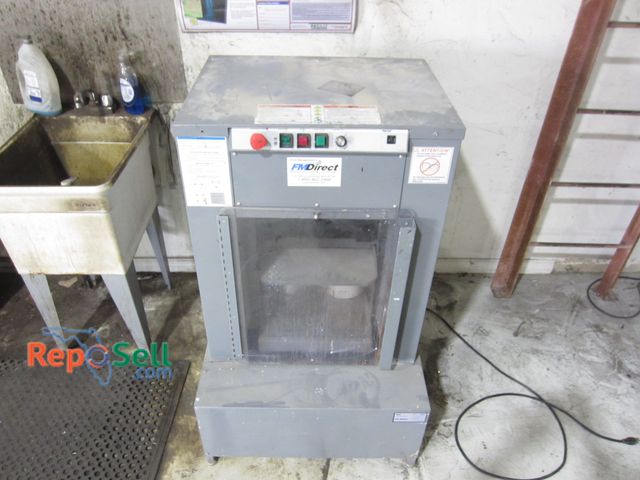 Lot 31-8000 - Fluid Management 5G Mixer Model 37600 120V