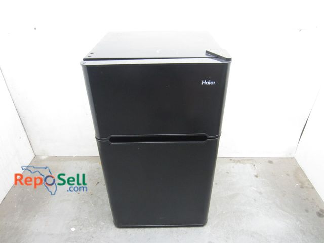 Lot 31-5385 - Haier Mini Fridge 19"x33"x19" #HC33TF1058 - Powered On, Temped; Cools 32° &amp; Freezes 10°