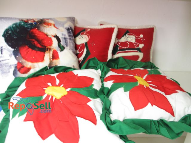 Lot 31-1095 - (5) Christmas Pillows