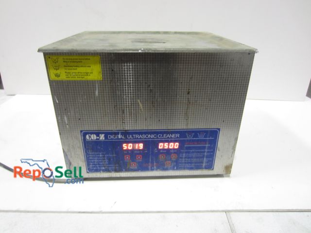 Lot 31-8103 - Vitasonic Cleaner Machine #60A Powers On 14 x 10 x 13"