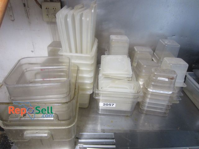 Lot 31-2057 - Lot of Assorted Plastic Food Containers for Storage/Fridge - Some Have Lids - BRING TOTE