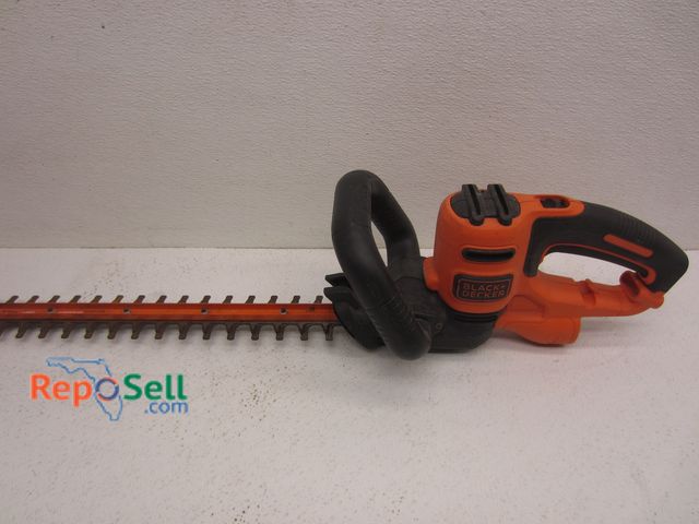 Lot 31-7513 - Black &amp; Decker 22" Hedge Trimmer #BEHT350 - Powers On