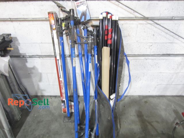 Lot 31-8048 - Zip Wall Tools &amp; (8) 2-in-1 Support/Cargo Bars