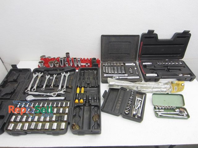 Lot 31-2467 - Lot Of Sockets, Metric And Imperial