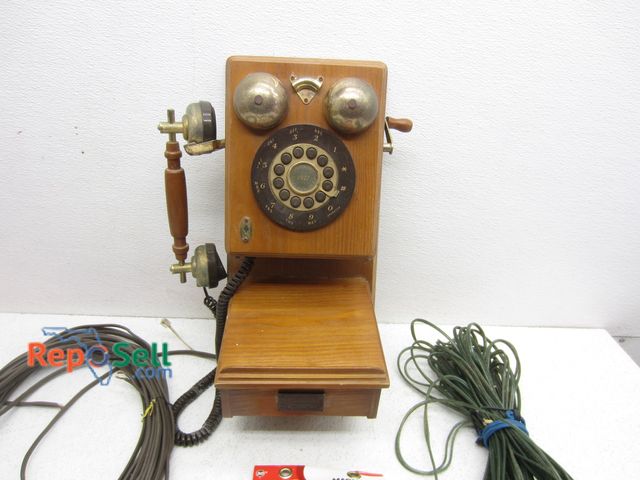 Lot 31-5379 - Thomas Collectors Edition Replica Phone and Wires