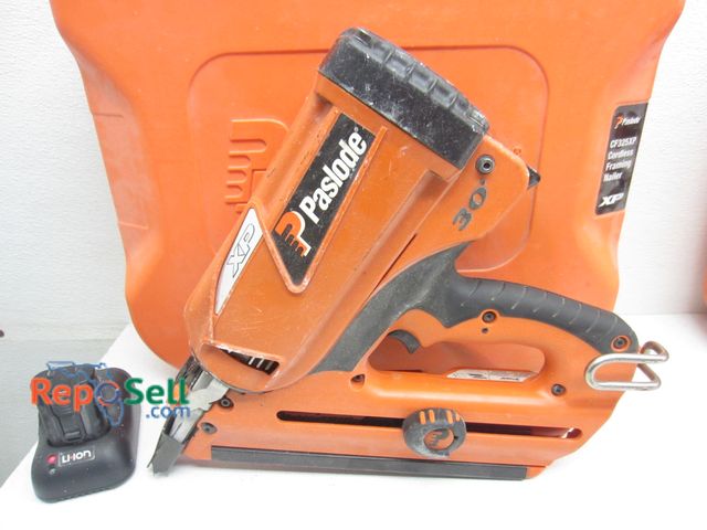 Lot 31-9202 - Paslode Impulse Gun 30 Degree Cordless Framing Nailer #CF325XP With Battery, Charger And Case